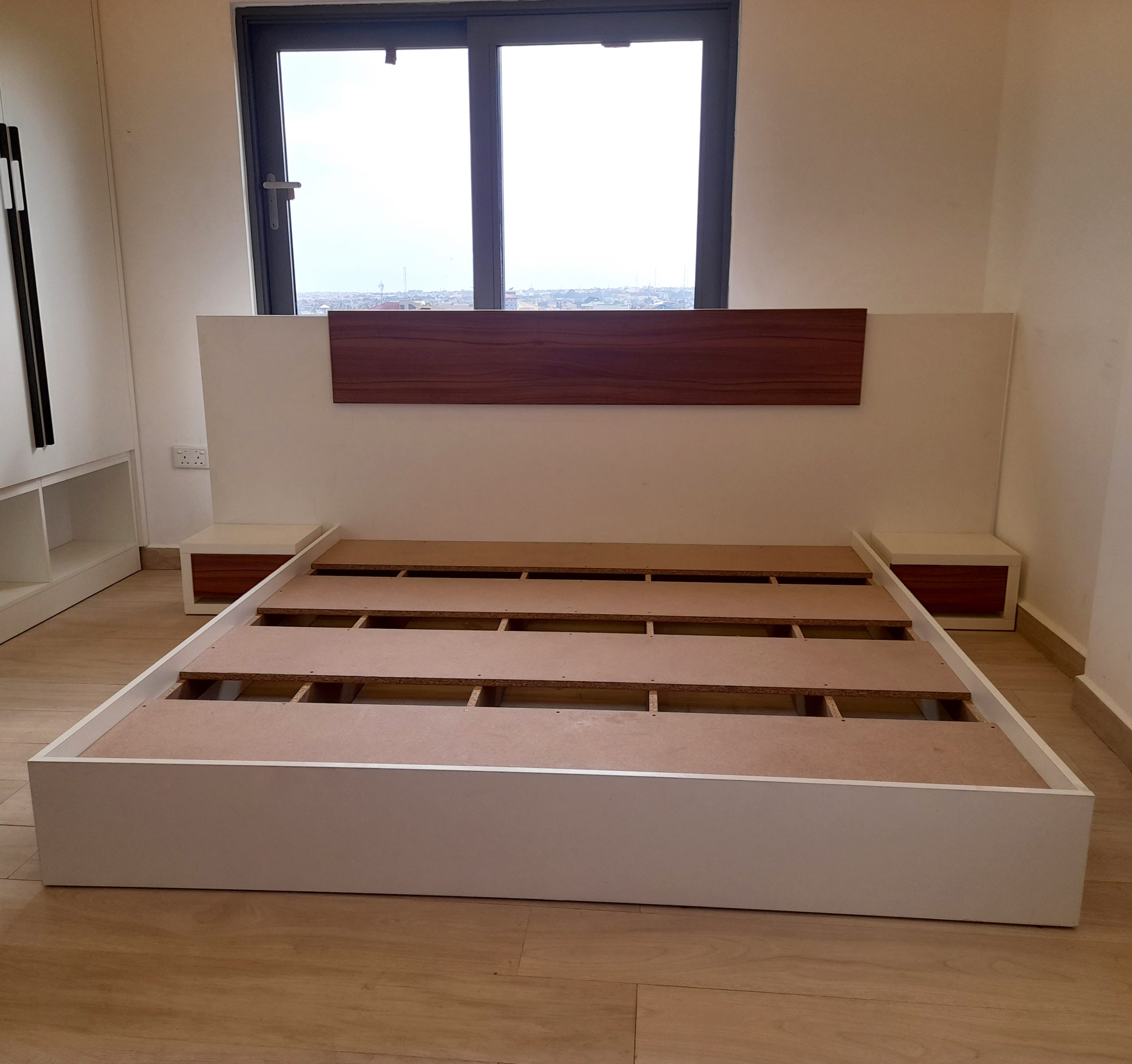 44wood-bed-scaled