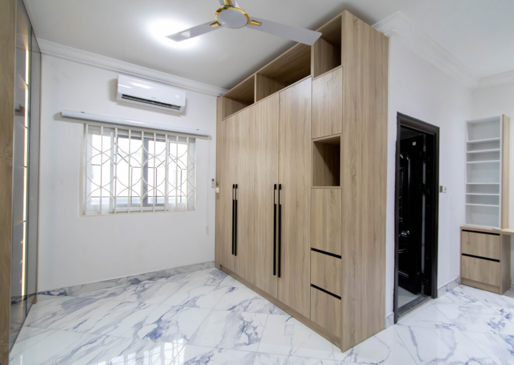 Walk-In Wardrobe vs. Built-In Wardrobe