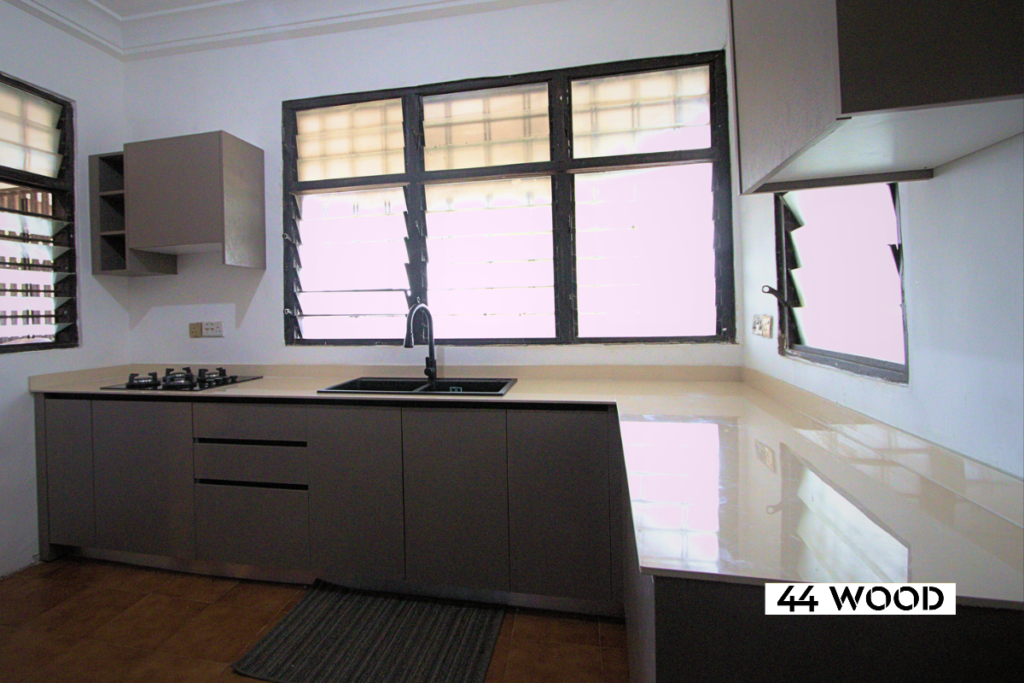 Kitchen cabinet